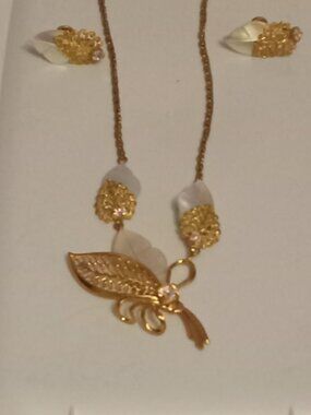 Vintage Continental gold tone necklace and screwback earrings